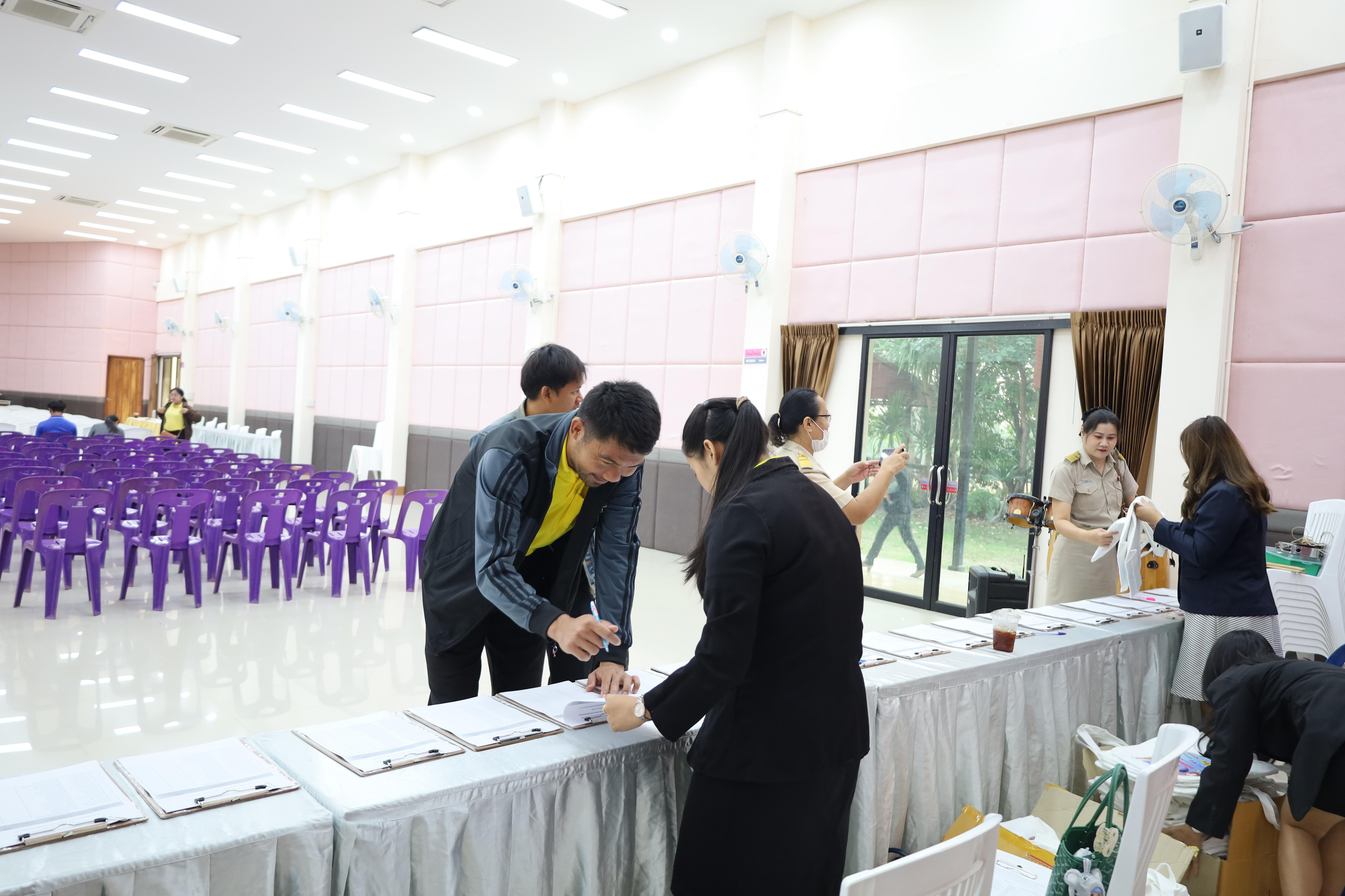 1. การอบรมเชิงปฏิบัติการพัฒนาจิตวิญญาณและจรรยาบรรณวิชาชีพครู